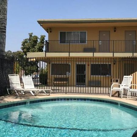 Americas Best Value Inn Visalia Extérieur photo