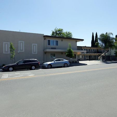 Americas Best Value Inn Visalia Extérieur photo