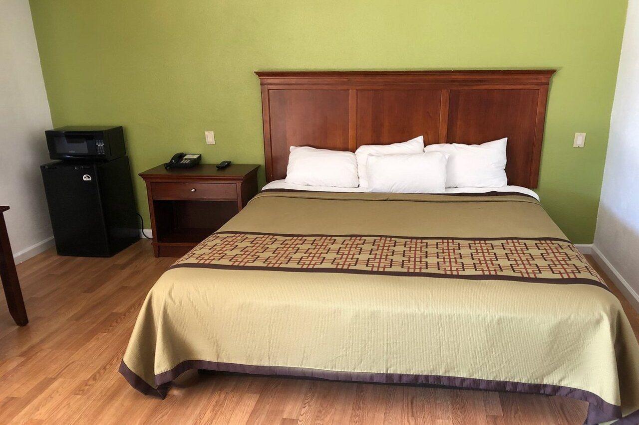 Americas Best Value Inn Visalia Extérieur photo