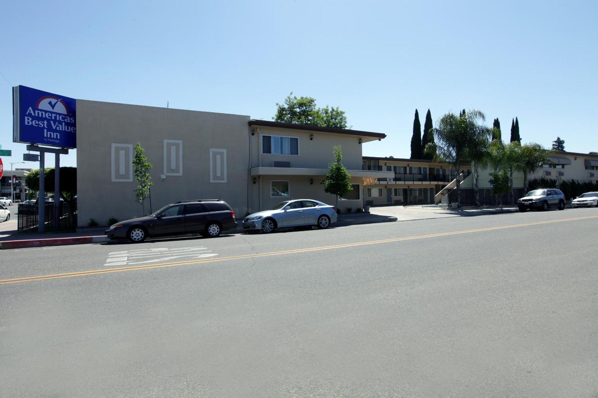 Americas Best Value Inn Visalia Extérieur photo