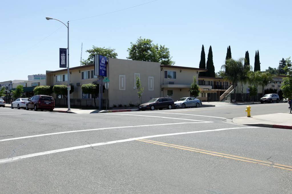 Americas Best Value Inn Visalia Extérieur photo