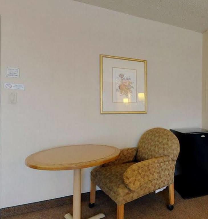 Americas Best Value Inn Visalia Extérieur photo