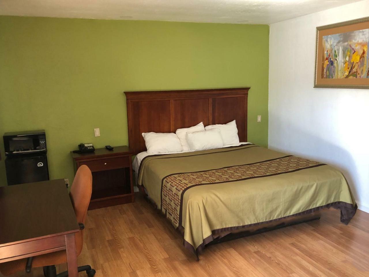 Americas Best Value Inn Visalia Extérieur photo