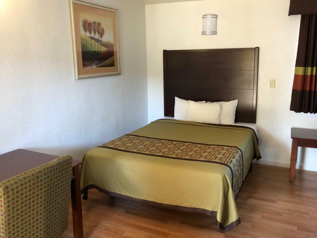 Americas Best Value Inn Visalia Extérieur photo