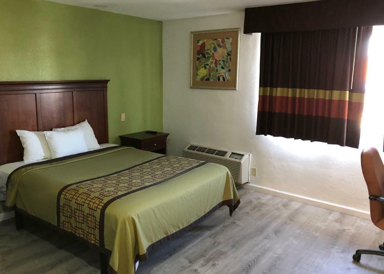 Americas Best Value Inn Visalia Extérieur photo